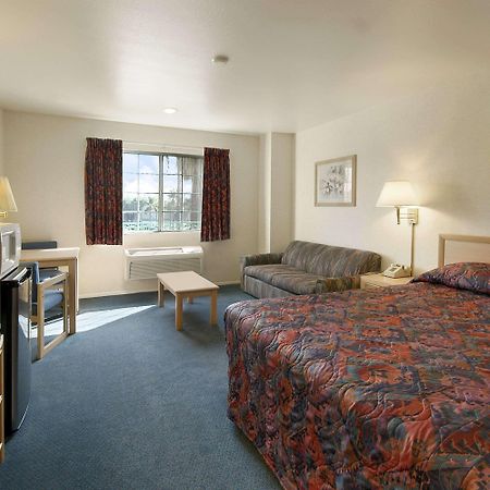 Days Inn By Wyndham Riverside Tyler Mall Стая снимка