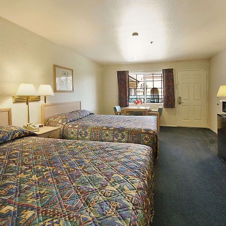 Days Inn By Wyndham Riverside Tyler Mall Стая снимка