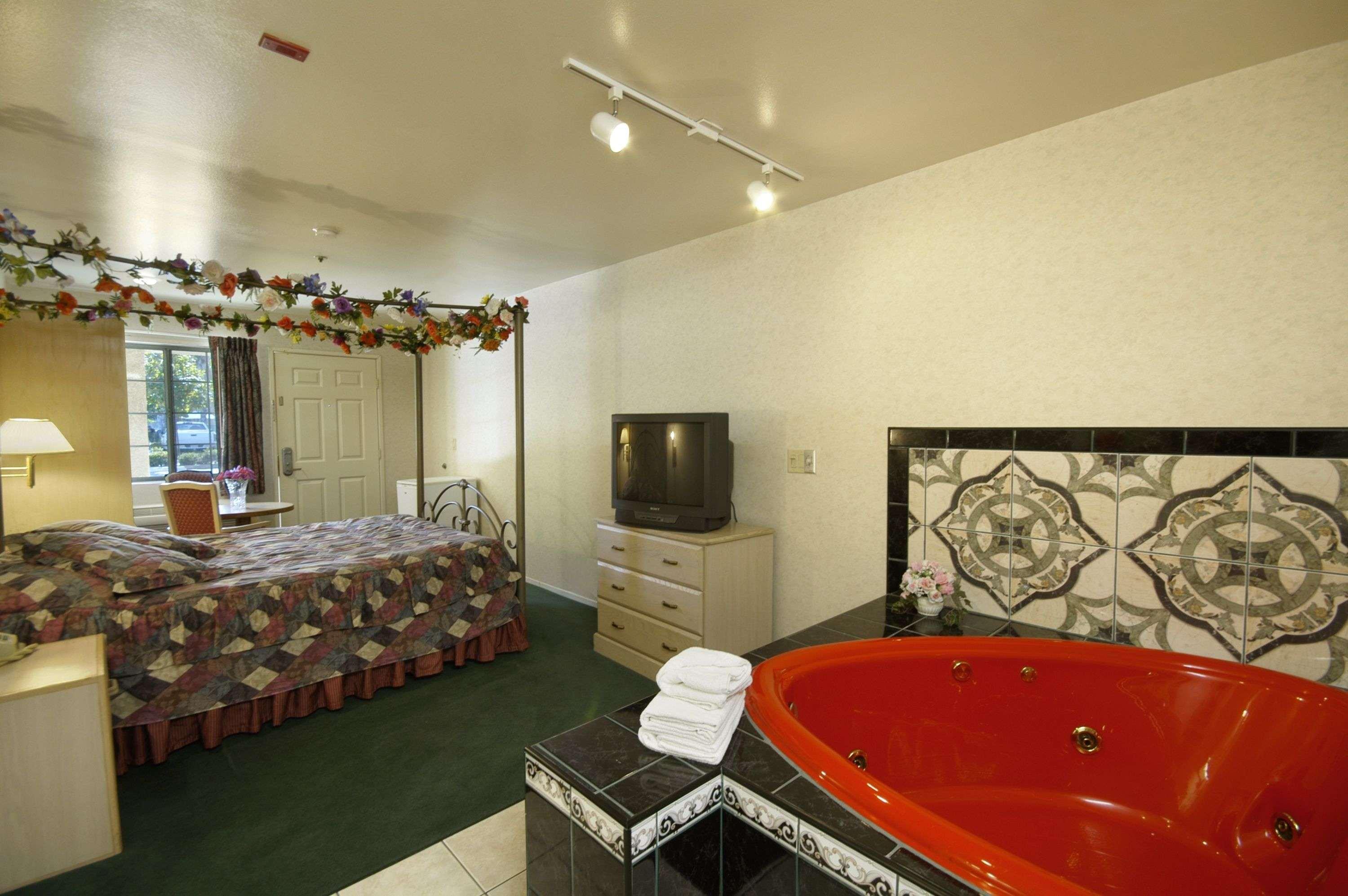Days Inn By Wyndham Riverside Tyler Mall Стая снимка
